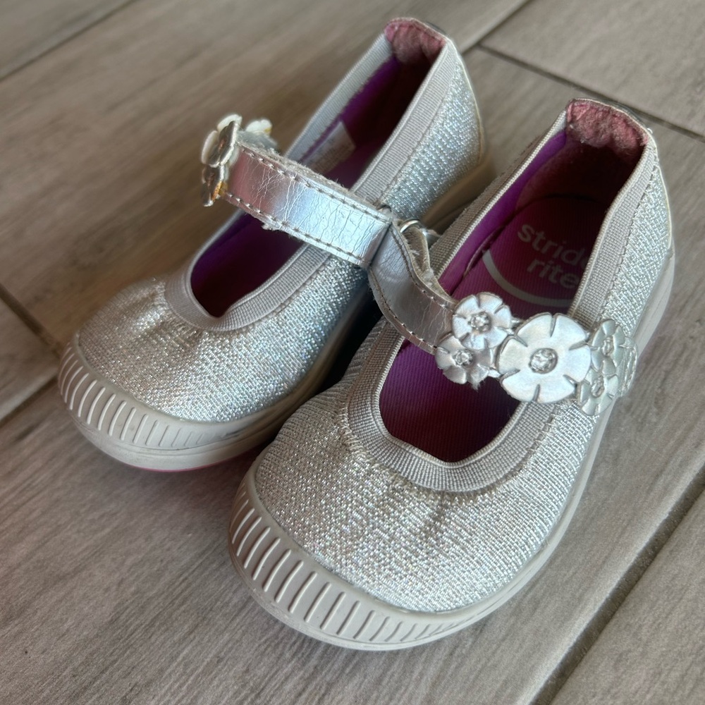 NEW Stride Rite Toddler Girl Shoes Size 4